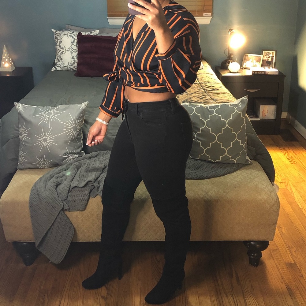 Stripped Versatile Tie Blouse